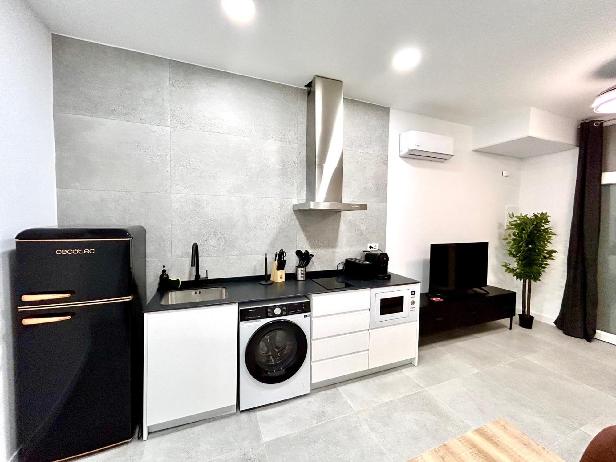Appartamento Comfort Near Metro, 2 Bed, 1 Bath *