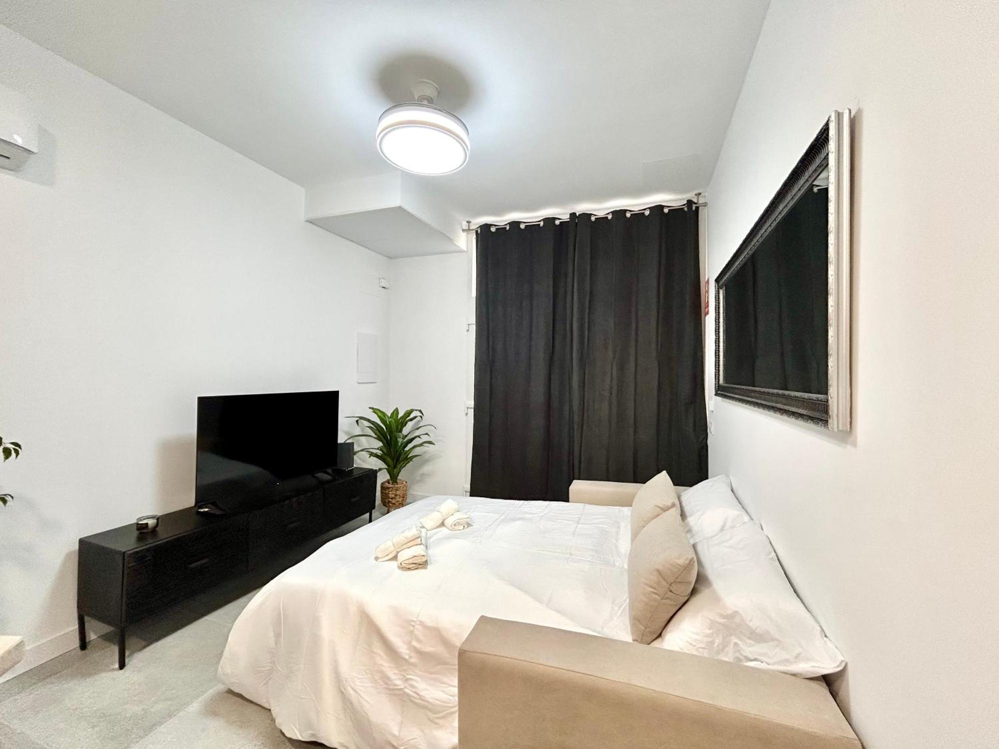 Comfort Near Metro, 2 Bed, 1 Bath Valenza