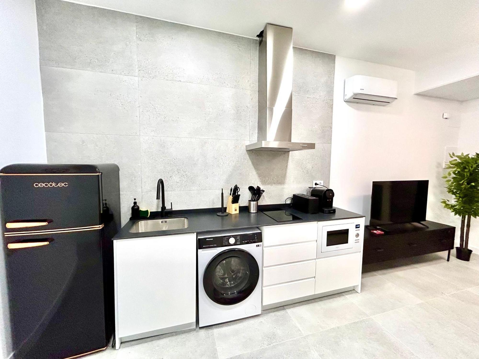 Comfort Near Metro, 2 Bed, 1 Bath Appartamento *