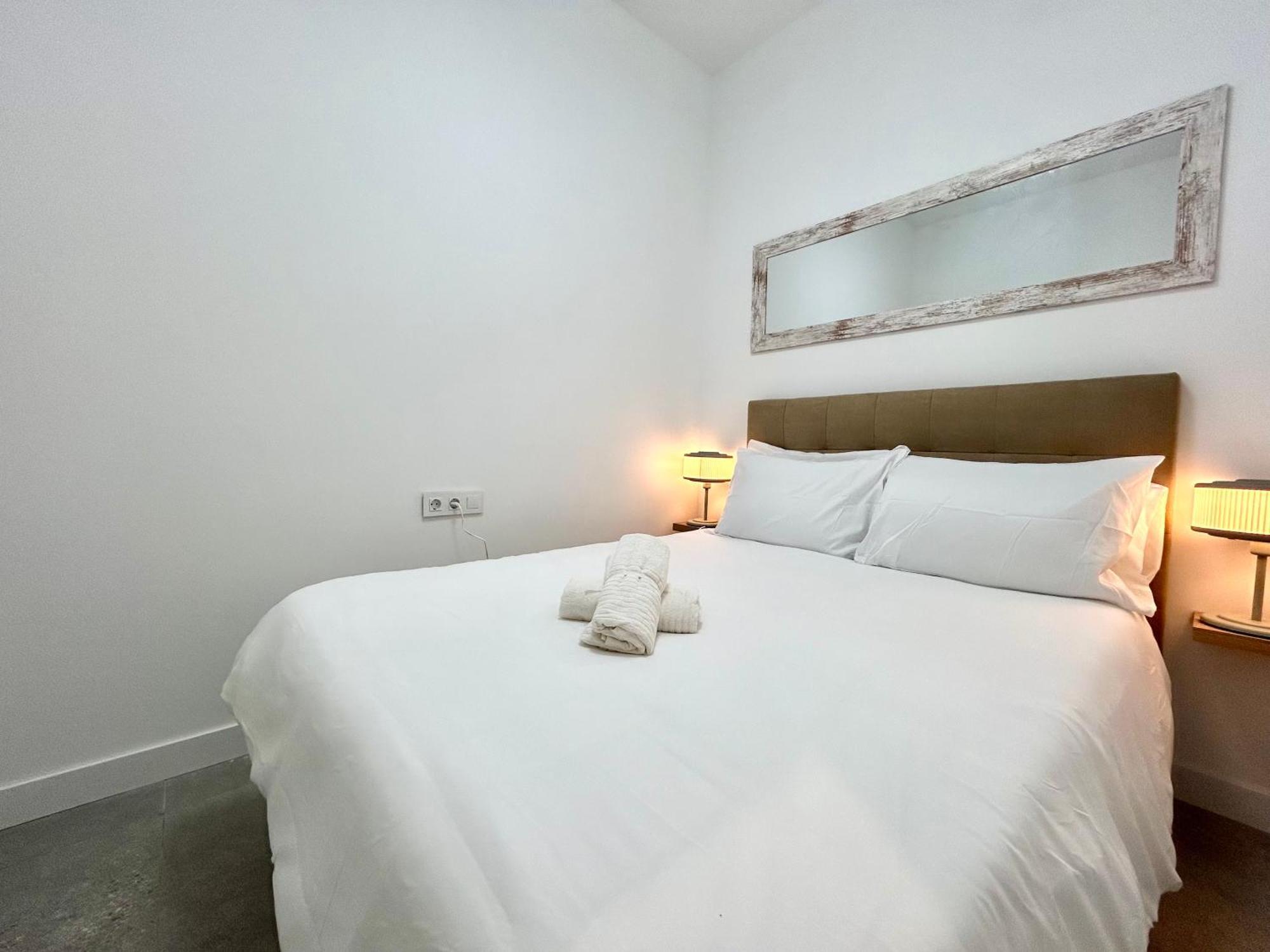 Comfort Near Metro, 2 Bed, 1 Bath Appartamento *